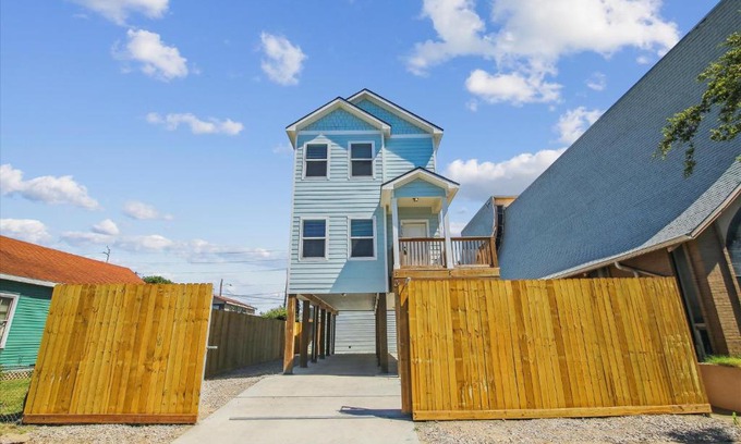Galveston House | The Big Blue House