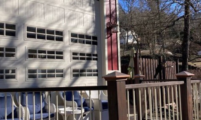 Eureka Springs Historic District Apartment | The Big Treehouse #8