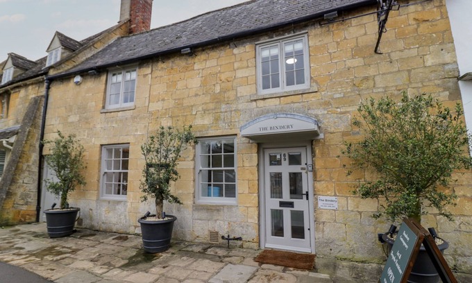Broadway Cottage | THE BINDERY in Broadway