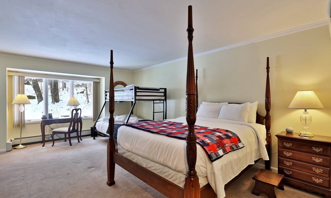 Killington Cabin | The Birch Ridge: Family Room #11 - Queen/Bunkbed Suite in Killington, Vermont