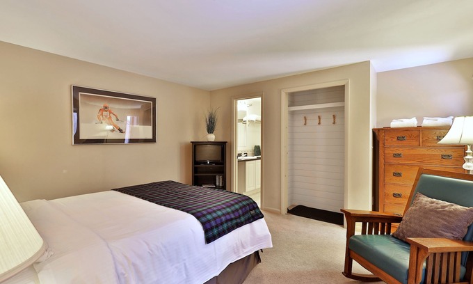 Killington Cabin | The Birch Ridge: Mission Room #4 - Queen Suite in Killington, Vermont