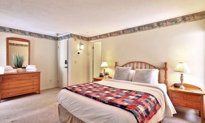 Killington Cabin | The Birch Ridge: Mission Room #2 - Queen Suite in Renovated Killington Lodge. Hot tubs.