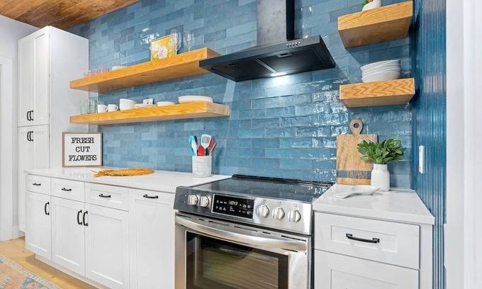 Fredericksburg House | The Birdhouse - Hot Tub, Pool & Fire Pit!
