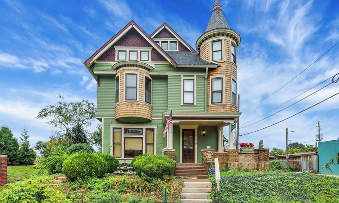 Downtown Indianapolis Villa | The Birdhouse on Meridian - Entire Property