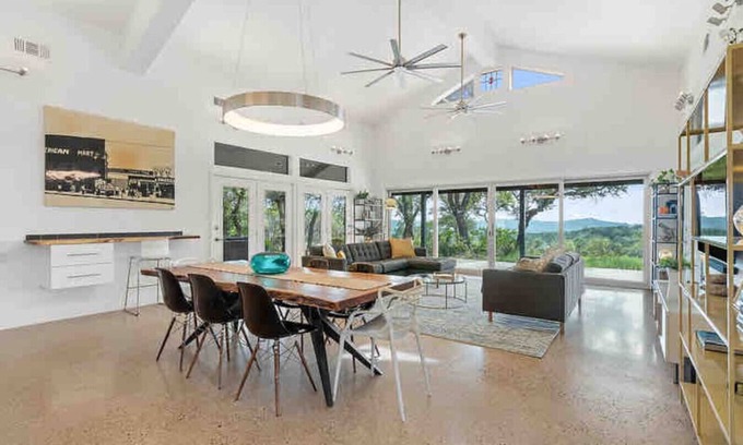 Dripping Springs Apartment | The Birdhouse on the Ridge