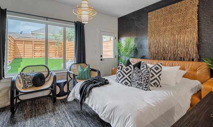 Highland Lake Estates Villa | The Black Sands I No Service Fees Backyard BBQ