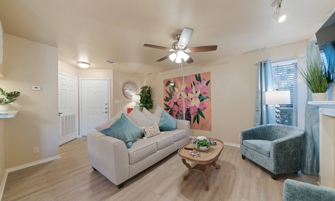 Wetmore Apartment | The Blue Belle welcomes you! Rim/La Cantera Area