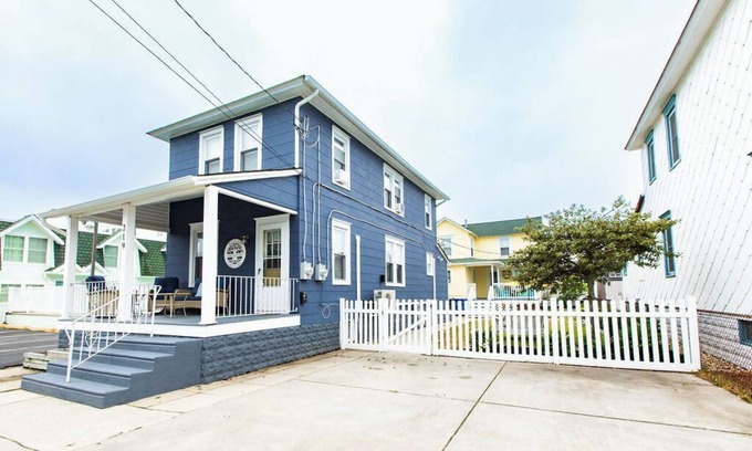 Wildwood House | The Blue Fig, 1.5 Blocks to Beach and Boardwalk, Fenced-in yard, Parking