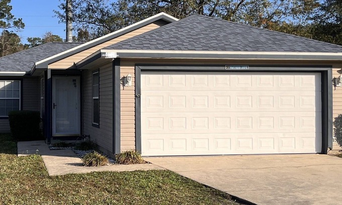 Northside House | The Blue House! Comfortable, cozy & a GREAT VALUE!