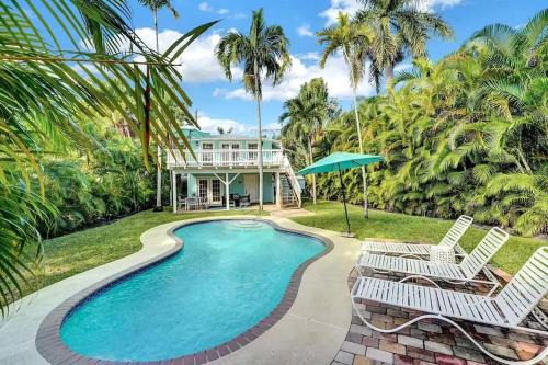 Flamingo Parks House | The Blue Pearl - Soak Up Views from a Scenic Poolside Upper Deck