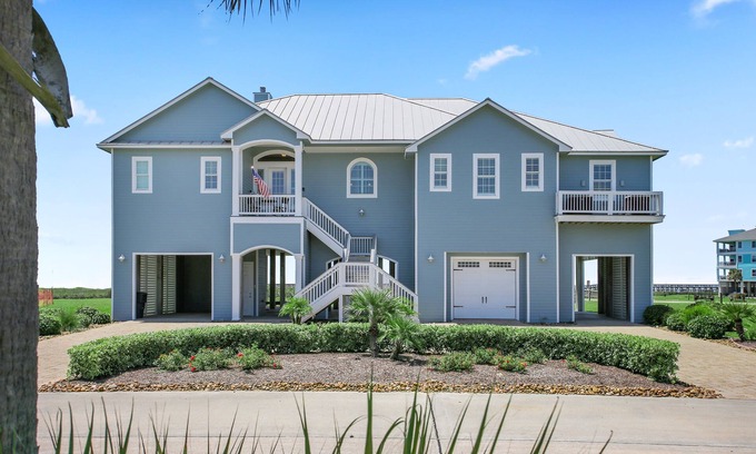 Red Fish Cove House | The Blue Pete - Book 7 nights and get the last night free