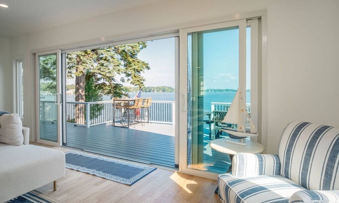 Fox Lake House | The “Blue Sapphire” 3BR/3BA Luxury Lakefront Home on Mineola Bay | Stunning Views on Chain O Lakes