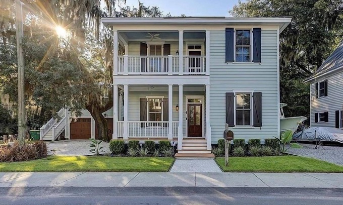 Olde Town House | The Bluffton Village Home-5BR Old Town Luxury, Includes Separate Carriage House!
