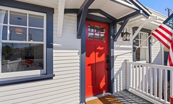 Ventura House | The Boat House at The Birdbath Bungalows