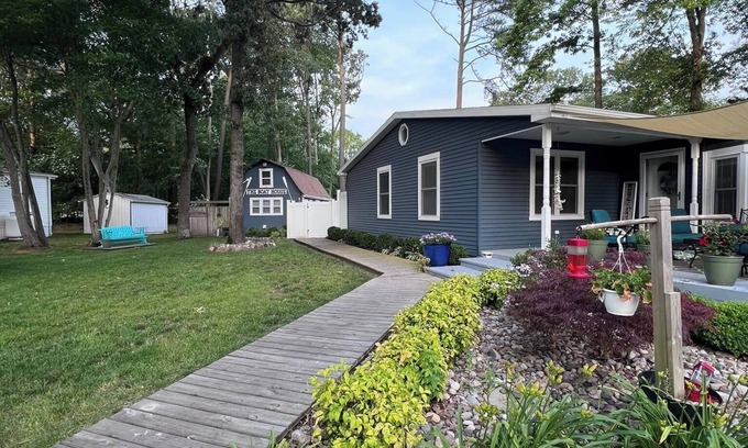 Frankford House | The Boat House: Relaxing Coastal Getaway Near Bethany Beach with Pool