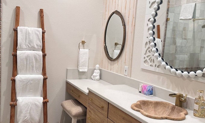 Del Mar Apartment | The Bohemian. Unit #5 Charming 2-bedroom apartment in gorgeous Corpus Christi.