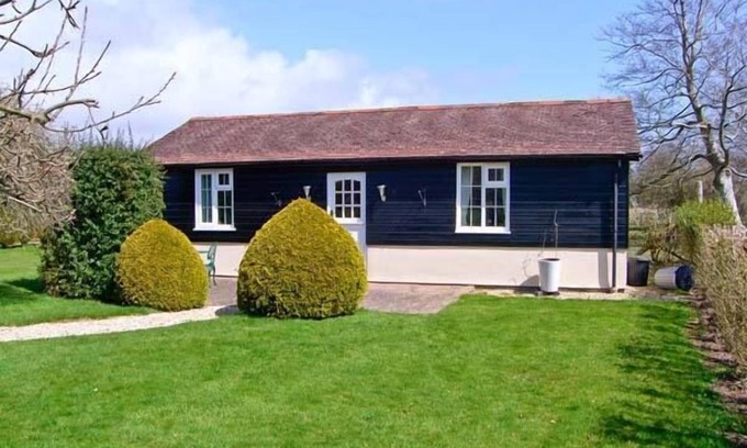 New Forest District Cottage | THE BOTHY, with open fire in Boldre