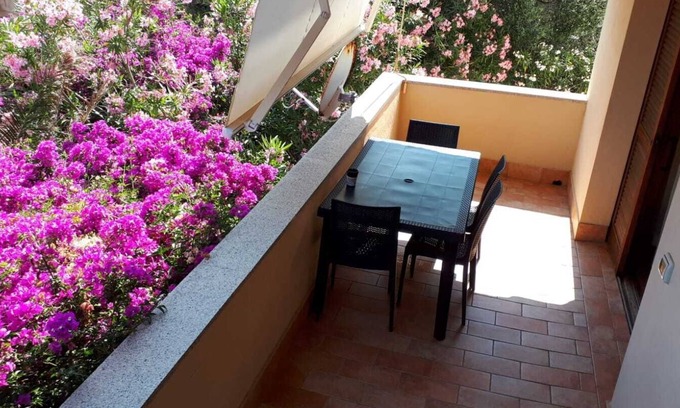 La Maddalena Apartment | "THE BOUGANVILLE" Apartment near downtown and marina