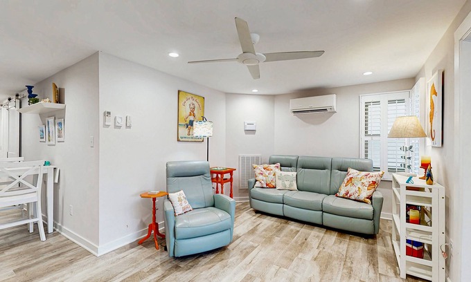Rehoboth Beach Condo | The Boxwood House dog-friendly condo w/beach access, WIFI
