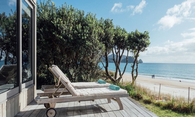Whangapoua Cottage | The Breakers - Whangapoua Executive Holiday Home