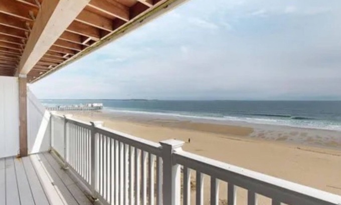 Old Orchard Beach Condo | The Brunswick Penthouse with Panoramic Oceanfront Balconies-2 bedroom/2.5 bath