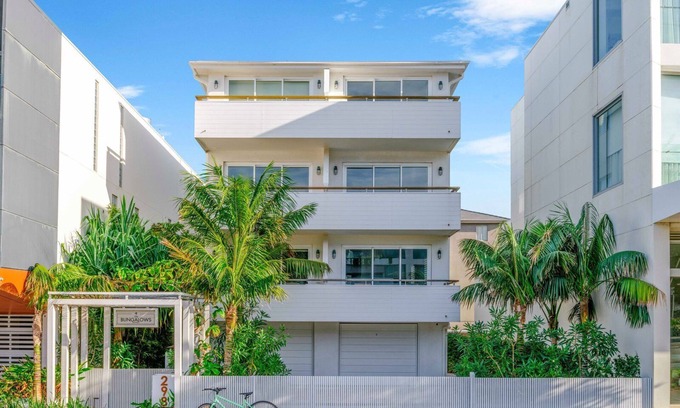 Bondi Beach Apartment | The Bungalows Queen 4