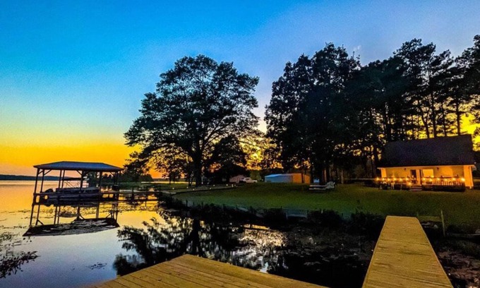 Shelby House | The Cabin at Downs Point - live life like a local !