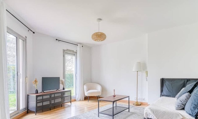 Rueil-Malmaison Apartment | The Calm - At the gateway to Paris