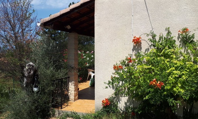 Brujas House | The calm of the Ardèche countryside.