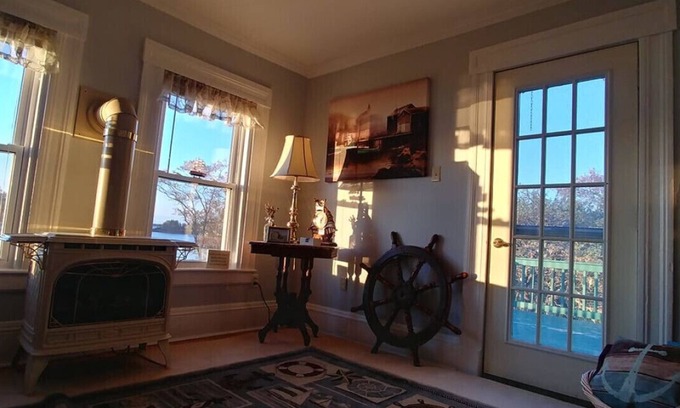 Lords Cove House | THE CAPTAIN'S HOUSE - DEER ISLAND NB - WATERFRONT - SUNRISES