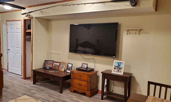 Carrabelle Apartment | The Captain's Quarters @ COLE'S LODGE