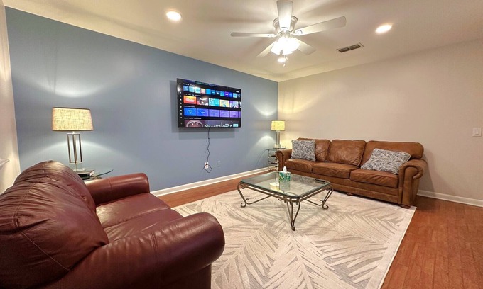 Kingsland Apartment | The Captain's Quarters in The Kings Land