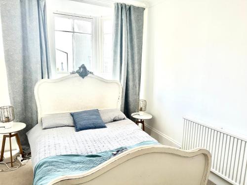 St Leonards-On-Sea Apartment | The Captains Lookout-Sleeps 6!