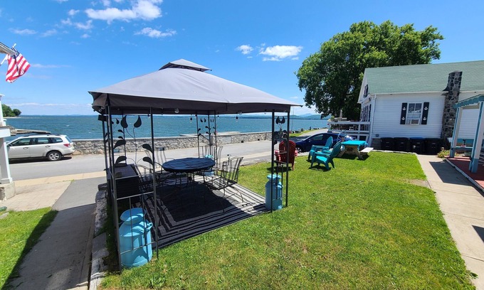 Essex Cabin | The Captains Rest- Amazing Veiws on Lake Champlain. Waterfront and historic