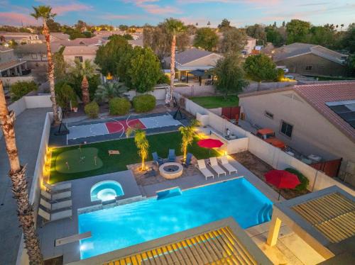 Desert Sunset House | The Cardinal Walk to Stadium Pool+Spa Sportcourt