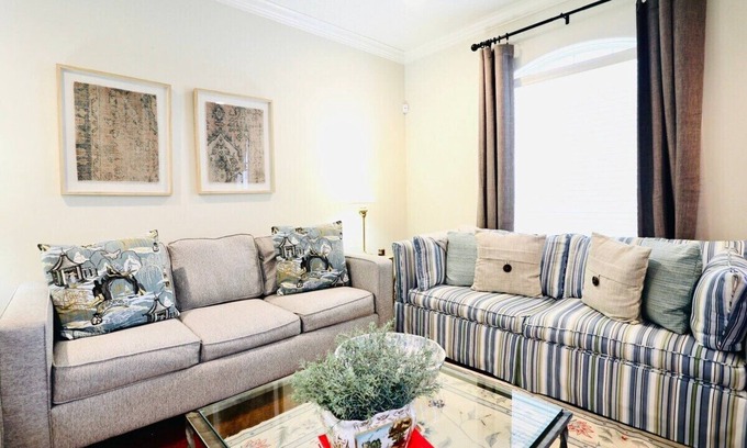 Oxford House | The Carl, 2BR Townhome by Velvet Ditch Villas