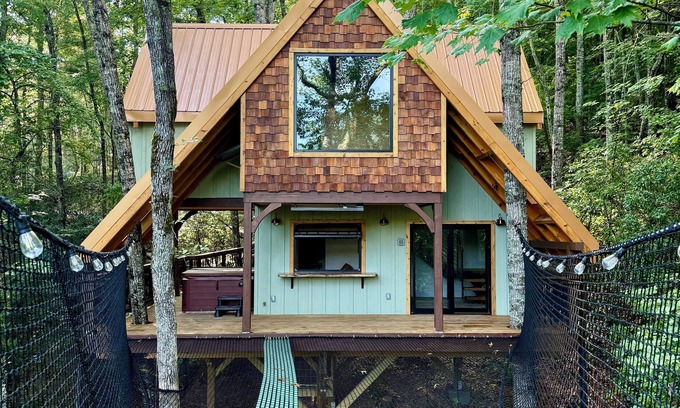 Sugarfork Cabin | The Carpentree Treehouse, The Carpentree - by Highlands Treehouse Retreat