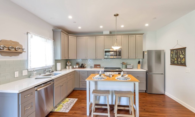 Martinez House | The Carriage House - Alhambra Valley Retreat