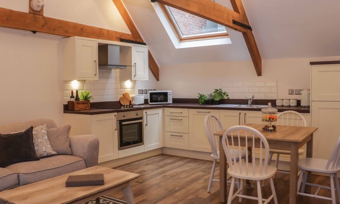 Shrewsbury Cottage | THE CARRIAGE HOUSE in Shrewsbury