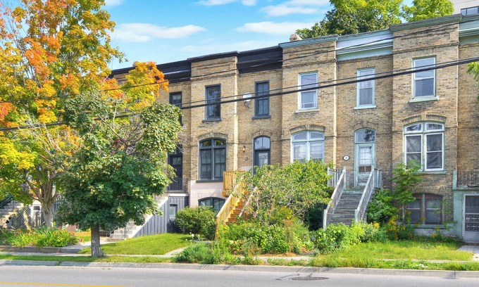 Kitchener House | The Carrie - Downtown Hideaway