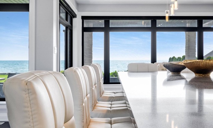 Leamington House | The Carrington Cove Lake House