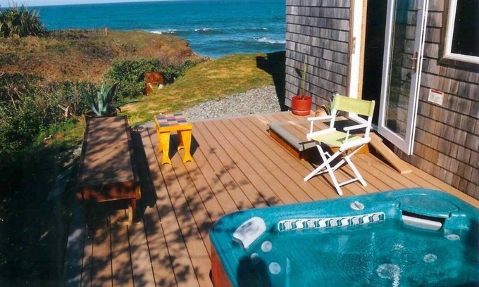 Gold Beach Villa | *The Casa Del Sol – Oceanfront Spanish Style Villa * Hot Tub * Amazing Views
