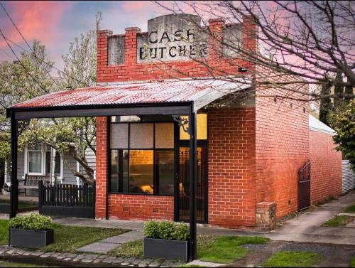 Redan Bed & Breakfast | The Cash Butcher - Classy & Centrally Located