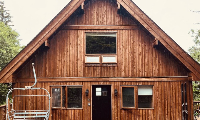 Snowshoe Ski Chalet | The Cedar Chalet @ 59 Westridge