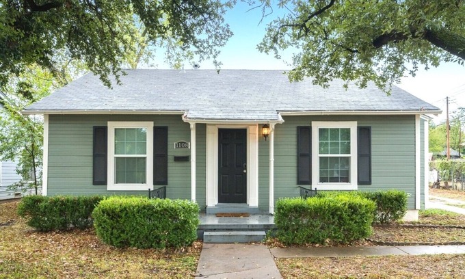 Brookview House | The Central Cottage: 7 mins from Magnolia Table, Silos, Baylor & Downtown Waco