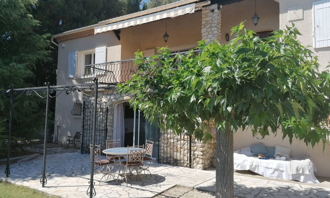 Montfrin Villa | The charmassonne villa