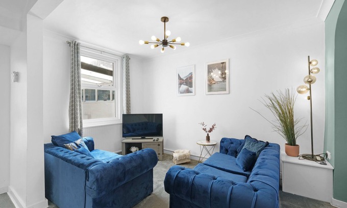 Reading City Centre House | The Charming 3 Bedroom House at Blakes Cottages