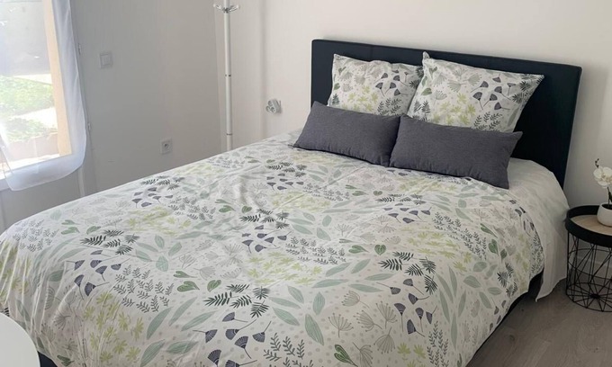 Villepinte Apartment | The Cherry Tree, near Paris Roissy CDG Airport, Disneyland, Asterix, Exposition