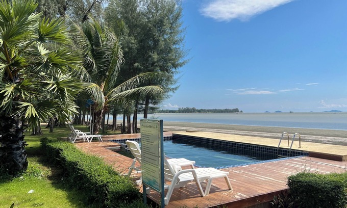 Thung Wa Hotel | The Chevalley beach resort