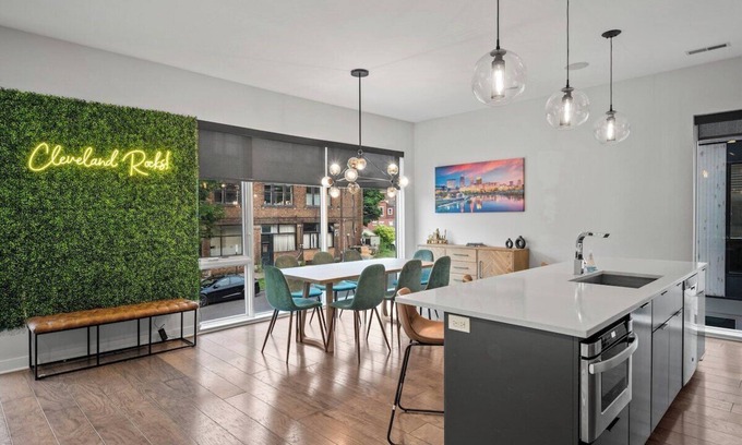 Tremont House | The Cleveland ROCKS! Townhome in Tremont